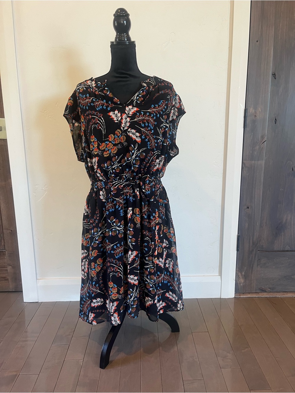 DanielRainn Black Floral Knee-Length Dress with Tie Waist 2X NWT